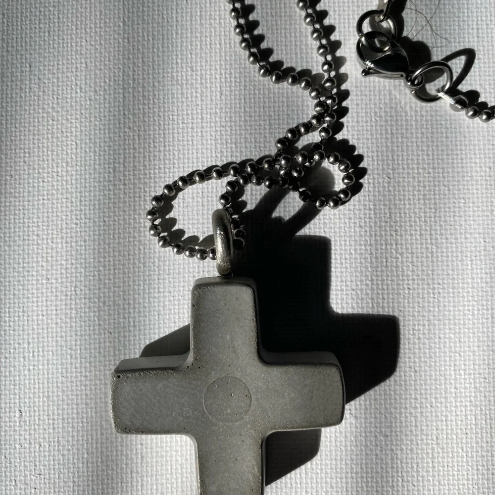 New Art Handcrafted concrete and stainless steel cross necklace. Minimalist - Picture 4 of 5